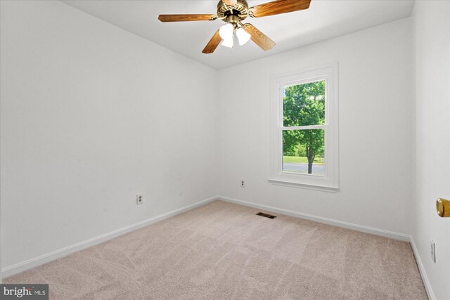 7232 Cherwell Ln, Alexandria, VA 22315 - unfurnished room featuring carpet floors, baseboards, and a ceiling fan