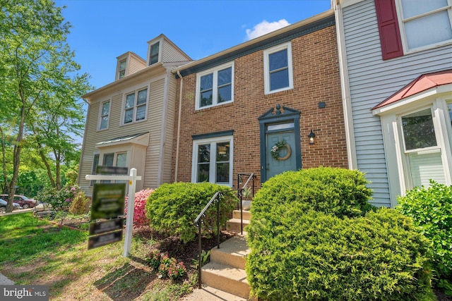 7232 Cherwell Ln, Alexandria, VA 22315 - townhome / multi-family property with brick siding