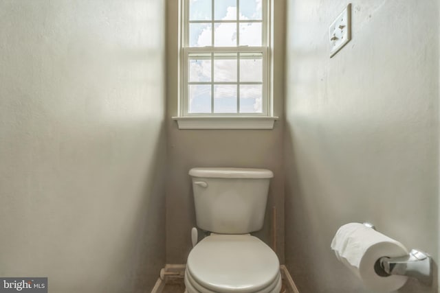 907 Whistling Duck Dr, Upper Marlboro, MD 20774 - half bathroom featuring toilet and baseboards