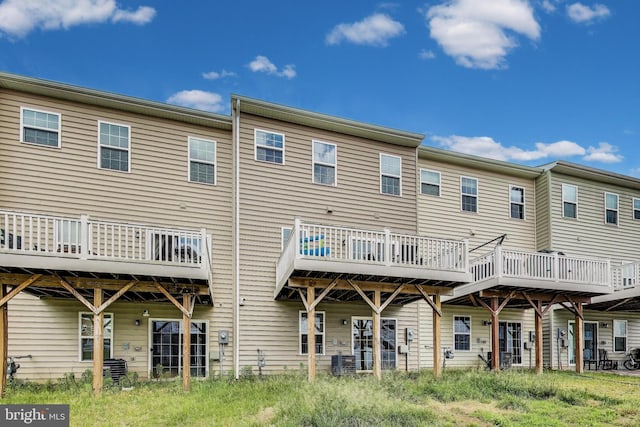 520 View Point Way, Fredericksburg, VA 22405 - rear view of property with central AC unit
