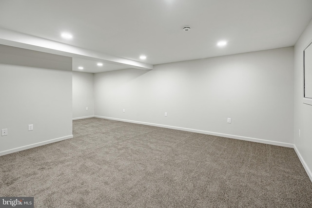 finished below grade area featuring carpet floors, recessed lighting, and baseboards