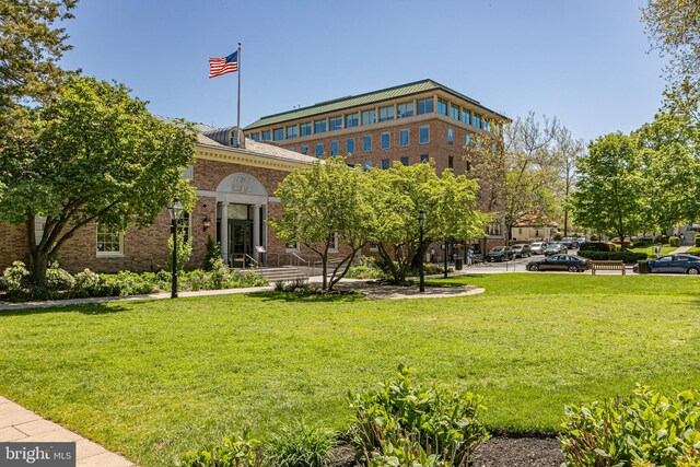 31 Palmer Sq W Unit A, Princeton, NJ 08542 - surrounding community featuring a yard