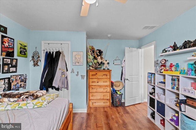 10 Warbler Ct, Stafford, VA 22554 - bedroom featuring a ceiling fan, visible vents, wood finished floors, baseboards, and a closet
