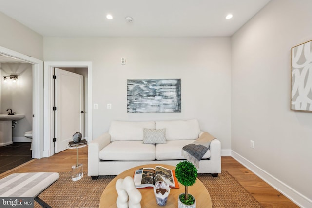 living room featuring recessed lighting, baseboards, and wood finished floors