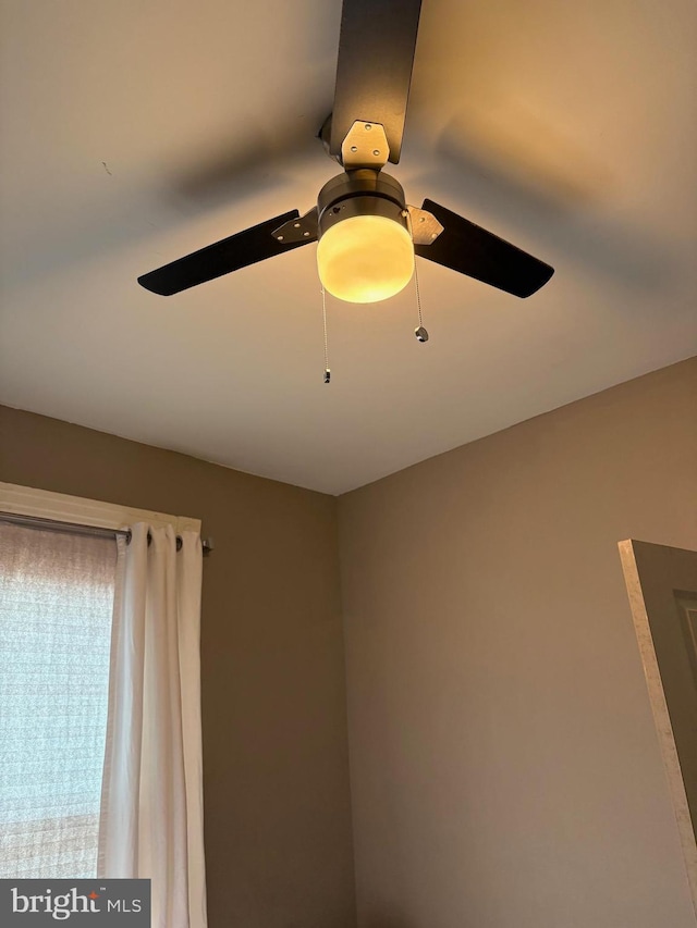room details with ceiling fan