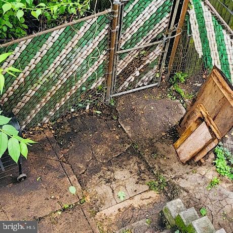425 N 62nd St, Philadelphia, PA 19151 - exterior view of a gate