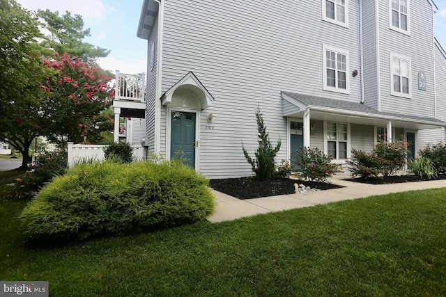 2704 Wimbledon Way, Blackwood, NJ 08012 - view of front of home with a front lawn