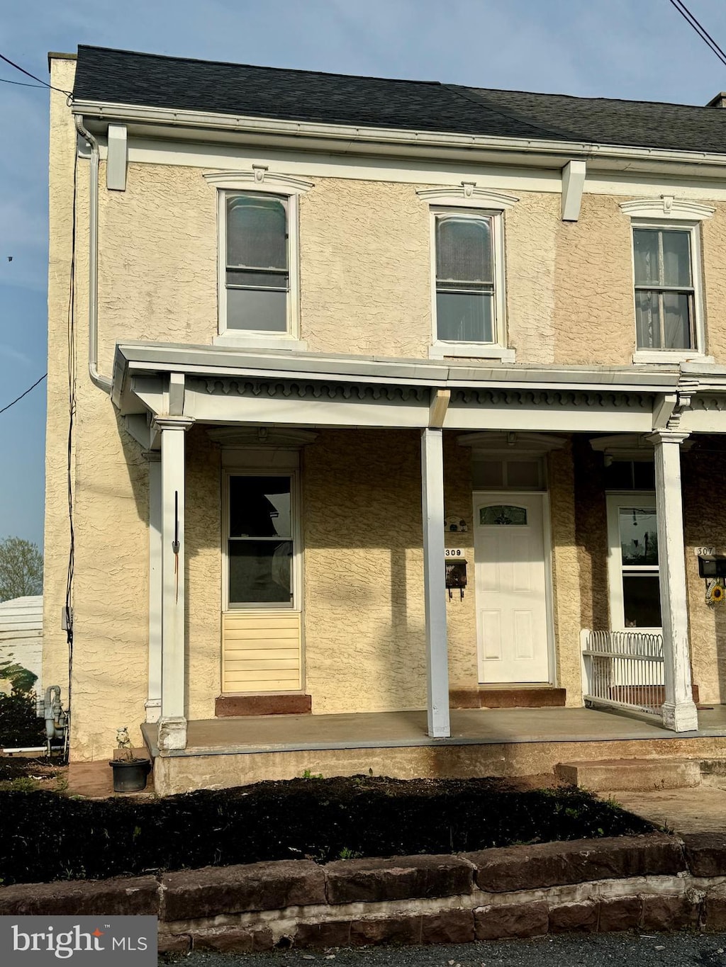 view of front of property featuring covered porch and stucco siding