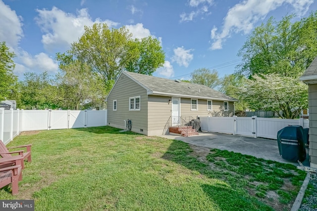 20 Aspen Dr, Pennsville, NJ 08070 - back of property featuring a fenced backyard, a gate, a lawn, and crawl space