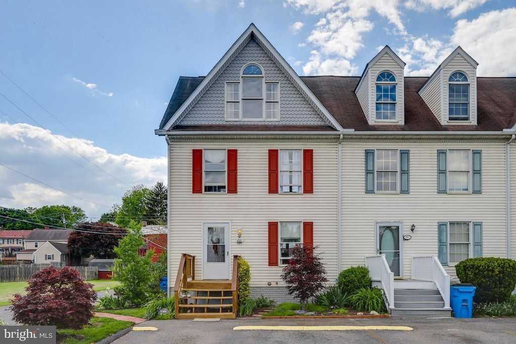view of front of house featuring uncovered parking