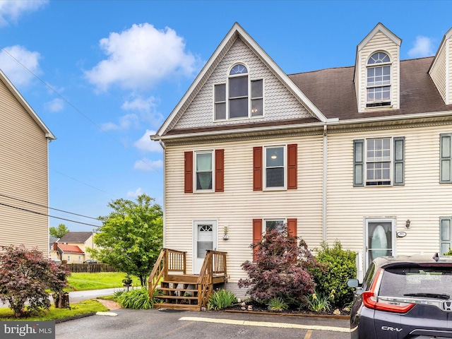 201 N 2nd St, Woodsboro, MD 21798 - townhome / multi-family property featuring uncovered parking