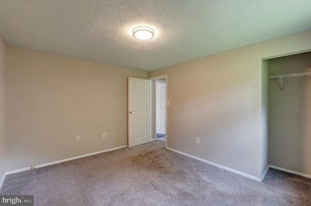 15926 Uppsala Ct, Woodbridge, VA 22191 - unfurnished bedroom featuring a textured ceiling, carpet, a closet, and baseboards