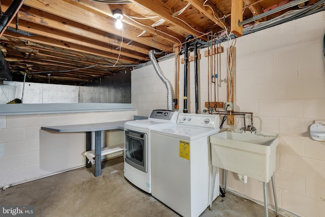 15926 Uppsala Ct, Woodbridge, VA 22191 - laundry area featuring washing machine and dryer