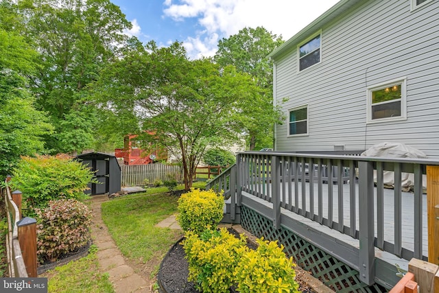 15926 Uppsala Ct, Woodbridge, VA 22191 - view of yard featuring a storage shed, a wooden deck, an outdoor structure, and fence