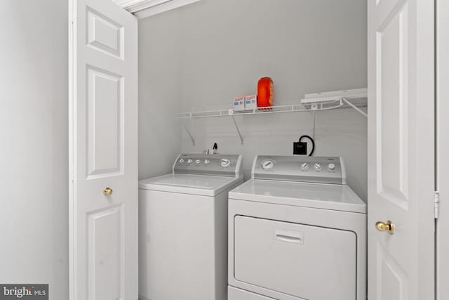 3929 Vacation Ln, Arlington, VA 22207 - laundry room with washer and dryer