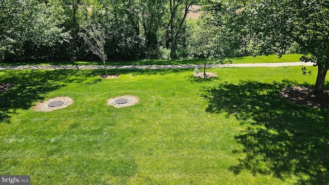 815 Ravens Crest Dr, Plainsboro, NJ 08536 - view of grassy yard
