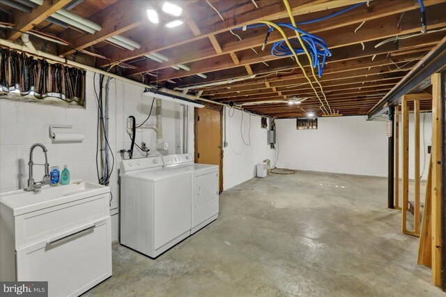 unfinished below grade area featuring a sink and washing machine and dryer