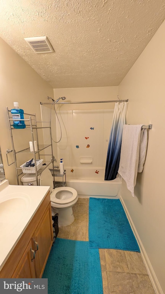 bathroom featuring visible vents, a textured ceiling, toilet, and shower / tub combo
