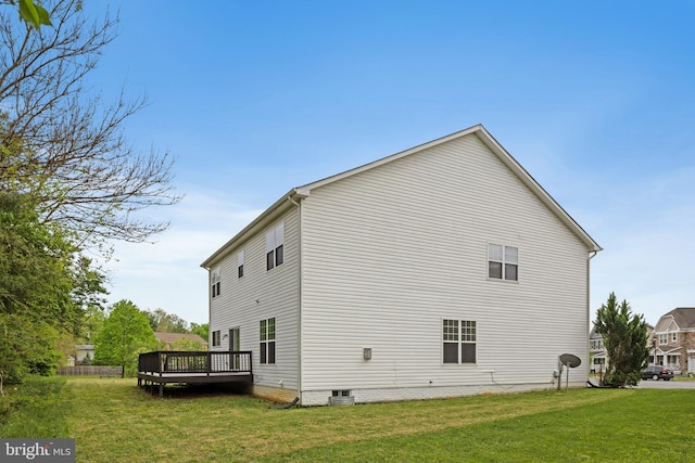 136 Roseville Ct, Boyce, VA 22620 - view of side of home featuring a lawn and a wooden deck