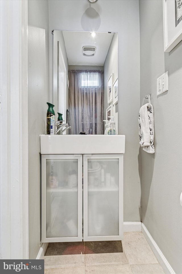 538 Moore St, Philadelphia, PA 19148 - bathroom featuring tile patterned floors and baseboards