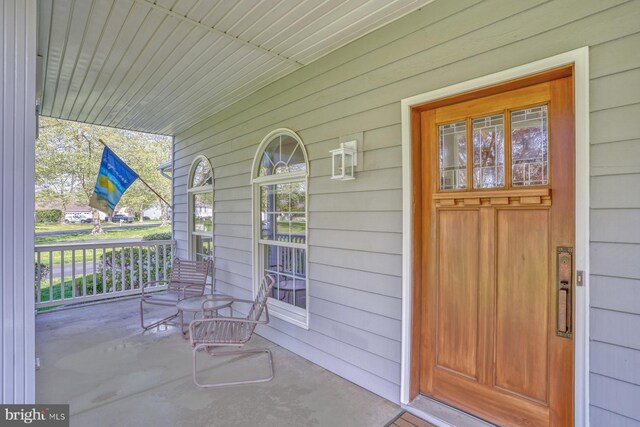 entrance to property featuring a porch