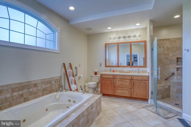 bathroom with a sink, a whirlpool tub, toilet, and tiled shower