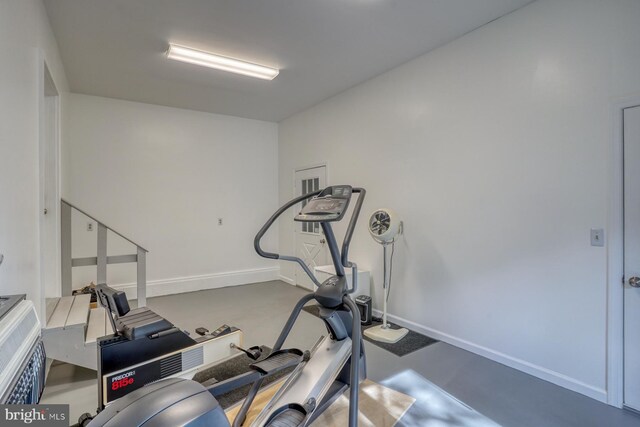 workout room with baseboards