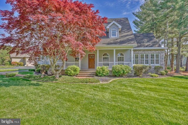 view of front of property featuring a porch and a front yard