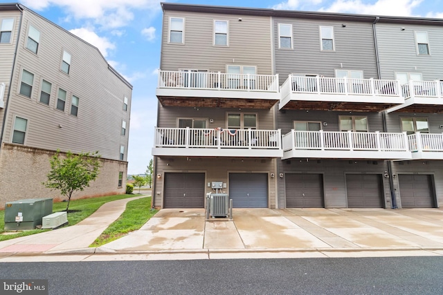 10424 Ratcliffe Trl, Manassas, VA 20110 - rear view of house featuring central air condition unit, a garage, and driveway