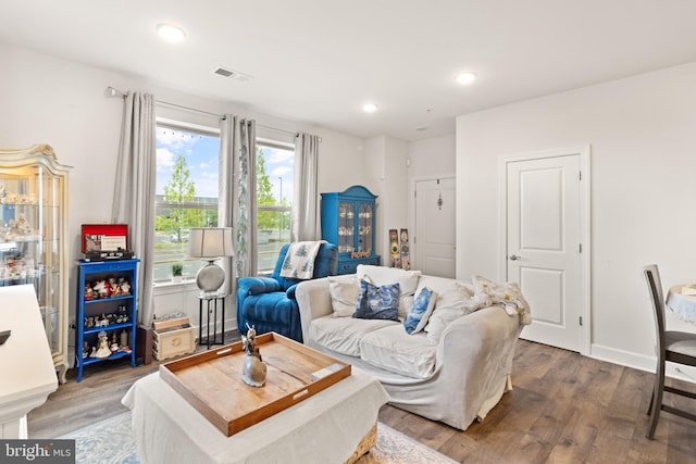 10424 Ratcliffe Trl, Manassas, VA 20110 - living room featuring recessed lighting, visible vents, and wood finished floors