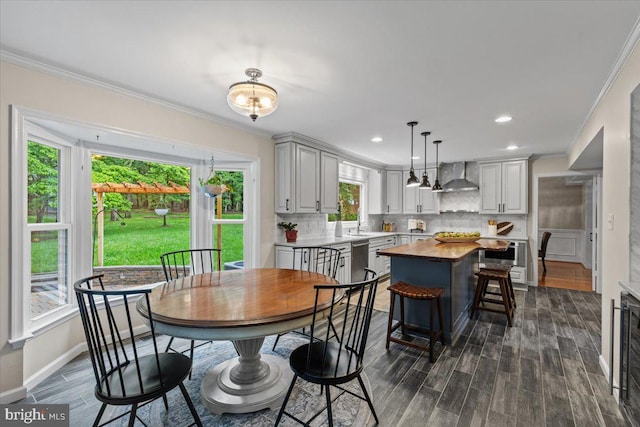1301 Kelly Ct, Herndon, VA 20170 - dining room with crown molding, dark wood finished floors, baseboards, and recessed lighting