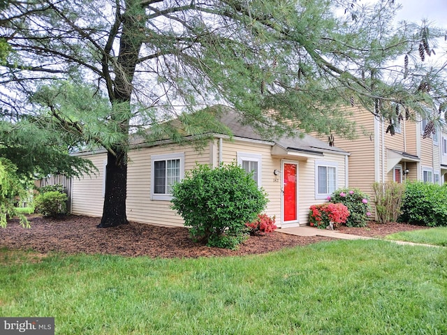 11427 Ledbury Way, Germantown, MD 20876 - view of front facade featuring a front lawn