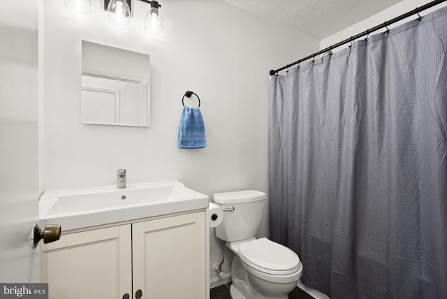 bathroom with toilet, a shower with shower curtain, and vanity