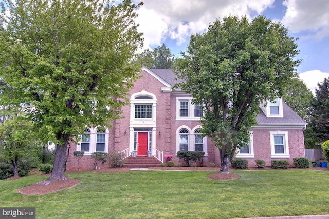 9724 Middleton Ridge Rd, Vienna, VA 22182 - colonial house with a front lawn and brick siding