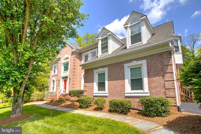 9724 Middleton Ridge Rd, Vienna, VA 22182 - view of front of house featuring brick siding and a front yard