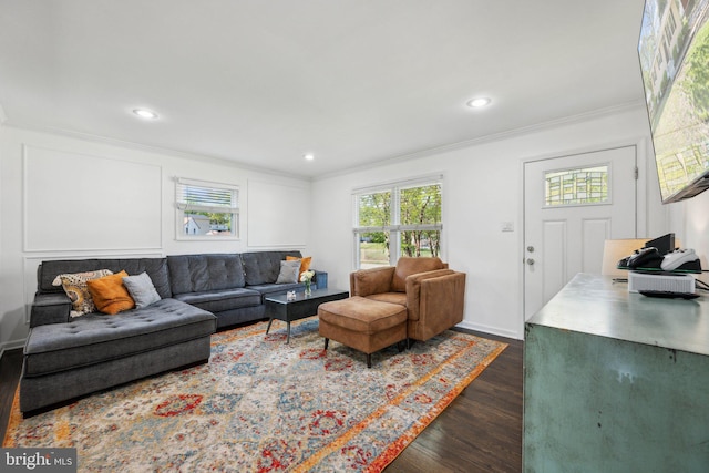 living area featuring crown molding, recessed lighting, baseboards, and dark wood-style floors