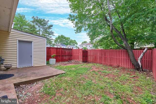 8321 Irongate Way, Manassas, VA 20109 - fenced backyard with a patio area and a gate
