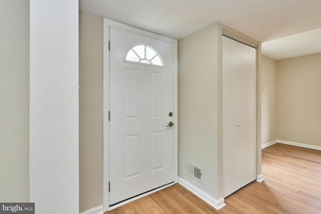 8321 Irongate Way, Manassas, VA 20109 - entryway featuring light wood-style flooring and baseboards