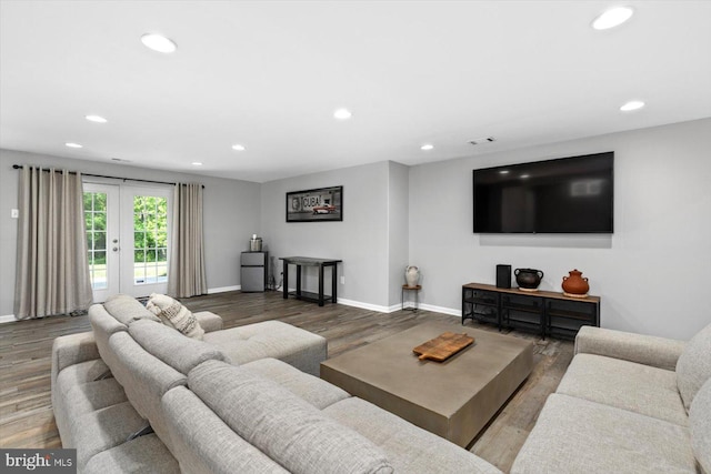 living room featuring baseboards, recessed lighting, and wood finished floors