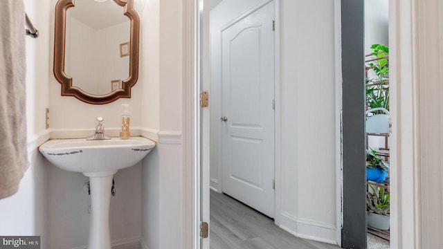 11400 Rolling Green Pl, Hagerstown, MD 21742 - bathroom with wood finished floors and baseboards