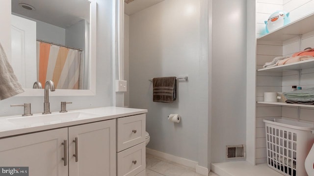 11400 Rolling Green Pl, Hagerstown, MD 21742 - bathroom featuring vanity and baseboards