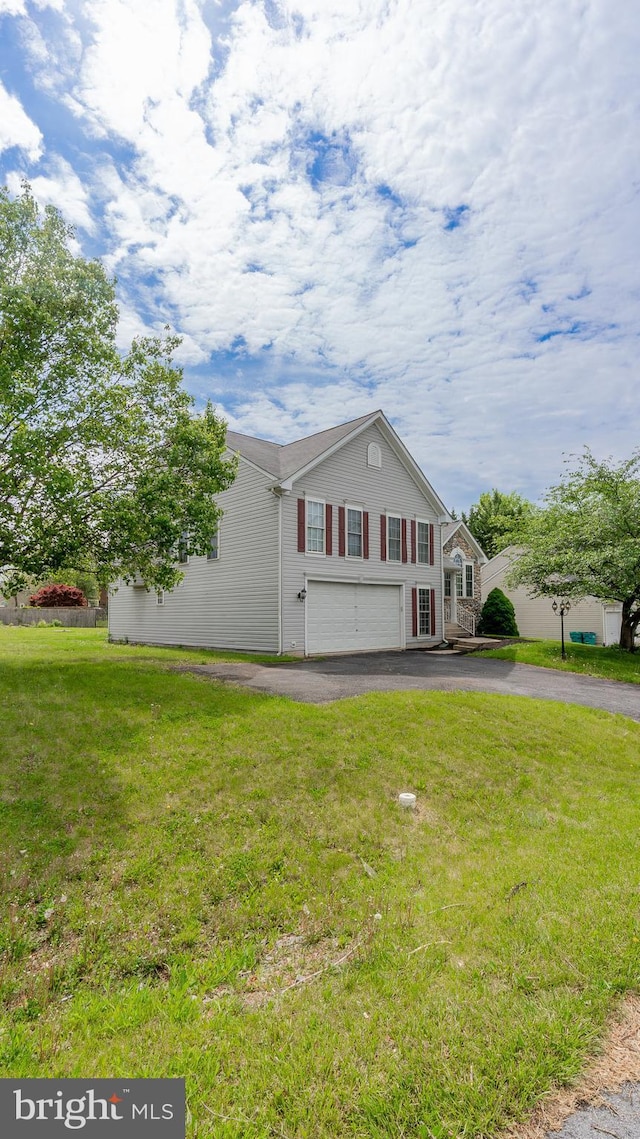 11400 Rolling Green Pl, Hagerstown, MD 21742 - ranch-style home with a front lawn, driveway, and a garage