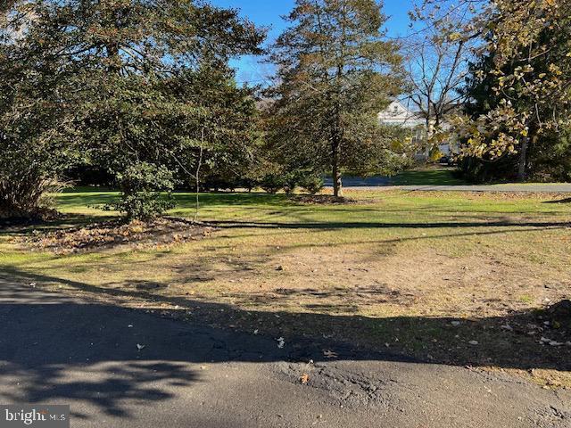 exterior space with a yard