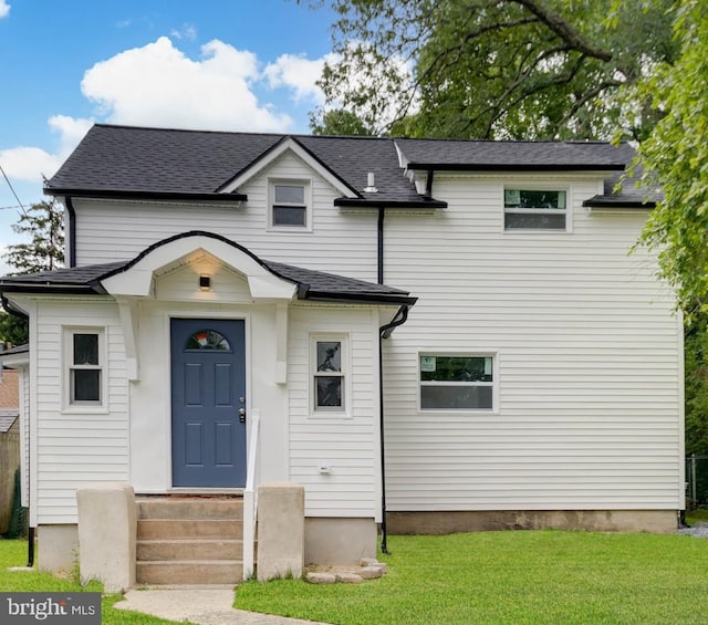 view of front of property featuring a shingled roof, cooling unit, a front yard, and entry steps