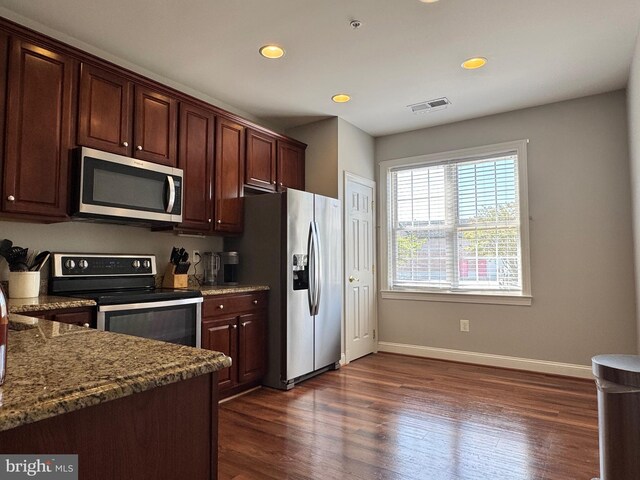 kitchen featuring dark wood-style flooring, stainless steel appliances, baseboards, recessed lighting, and visible vents