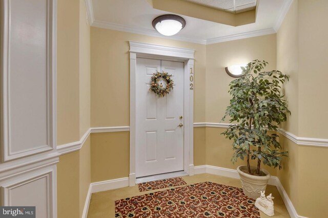 foyer entrance with baseboards and ornamental molding