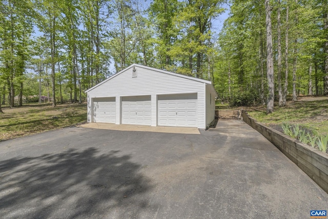 view of detached garage