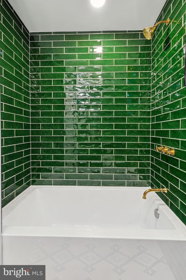 213 Morris St, Philadelphia, PA 19148 - full bath with bathtub / shower combination