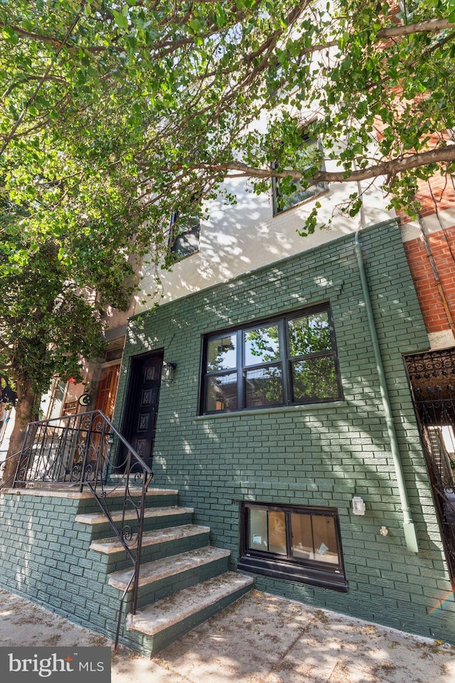 213 Morris St, Philadelphia, PA 19148 - view of front facade featuring brick siding