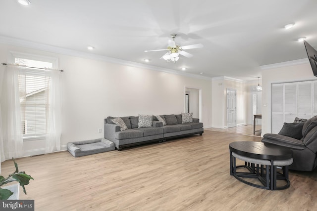 living room with ceiling fan, light wood-type flooring, baseboards, ornamental molding, and recessed lighting